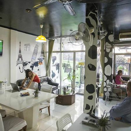 Mad Cow Hostel Банкок Екстериор снимка