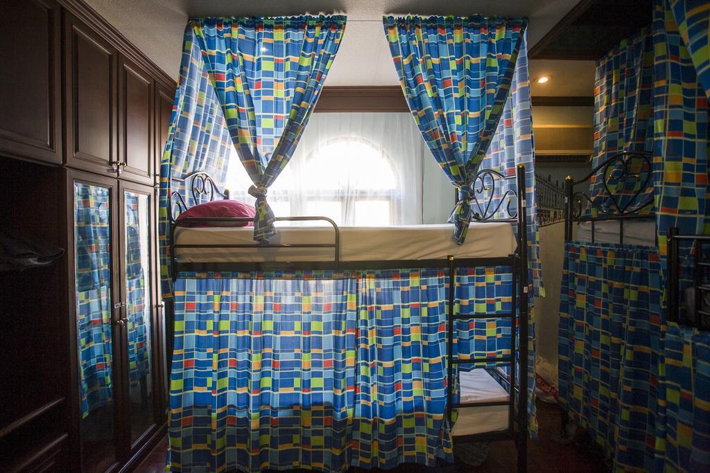 Mad Cow Hostel Банкок Екстериор снимка