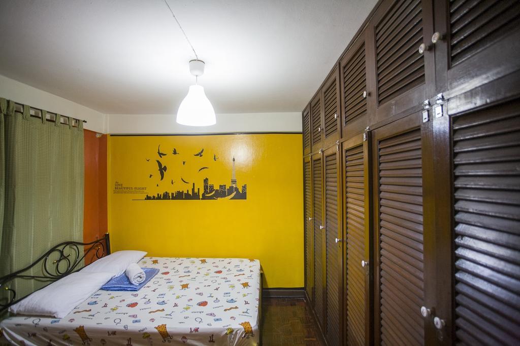 Mad Cow Hostel Банкок Стая снимка
