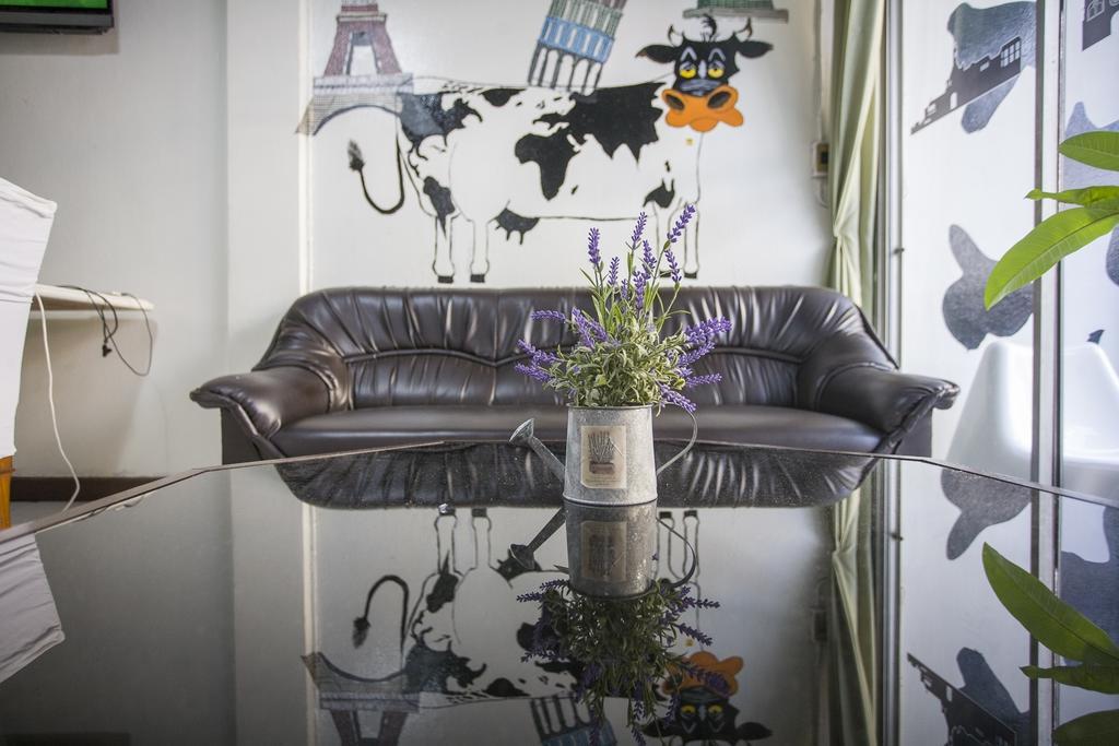 Mad Cow Hostel Банкок Стая снимка