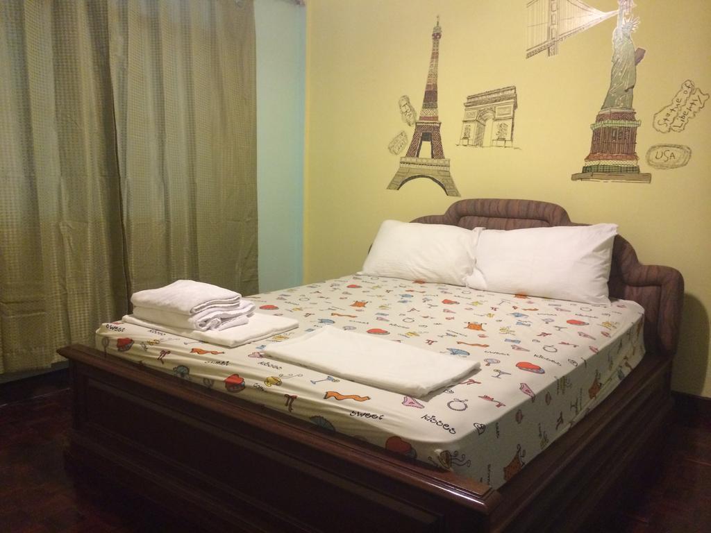 Mad Cow Hostel Банкок Стая снимка