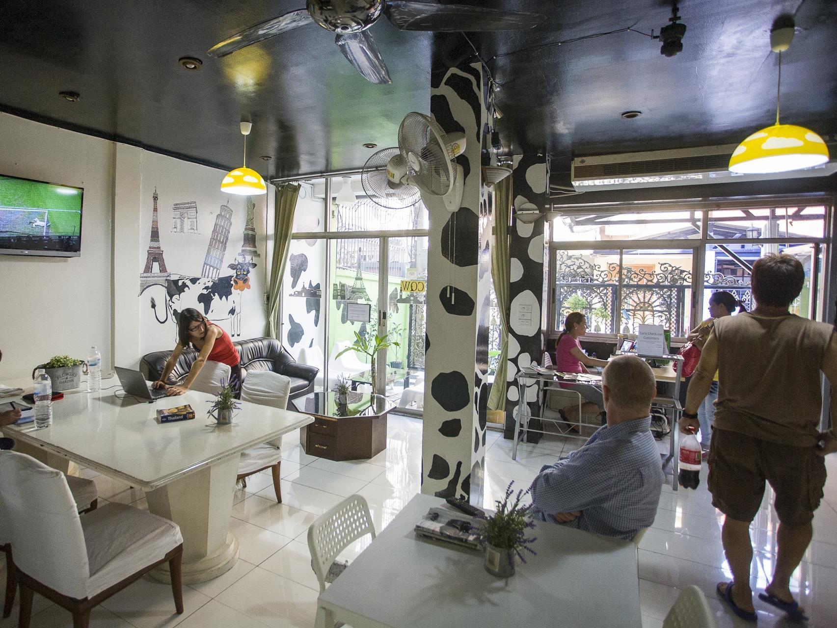 Mad Cow Hostel Банкок Екстериор снимка