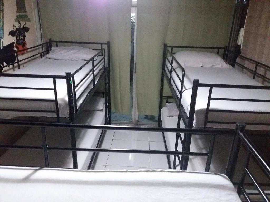 Mad Cow Hostel Банкок Екстериор снимка