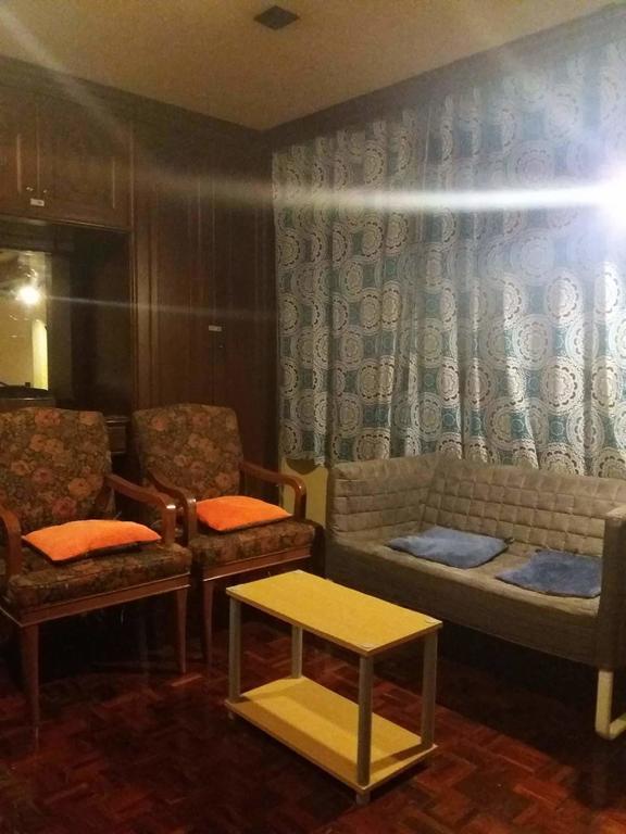 Mad Cow Hostel Банкок Екстериор снимка