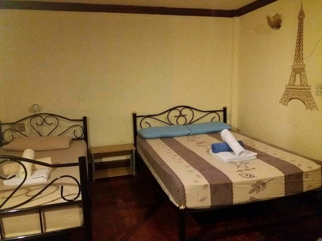 Mad Cow Hostel Банкок Екстериор снимка
