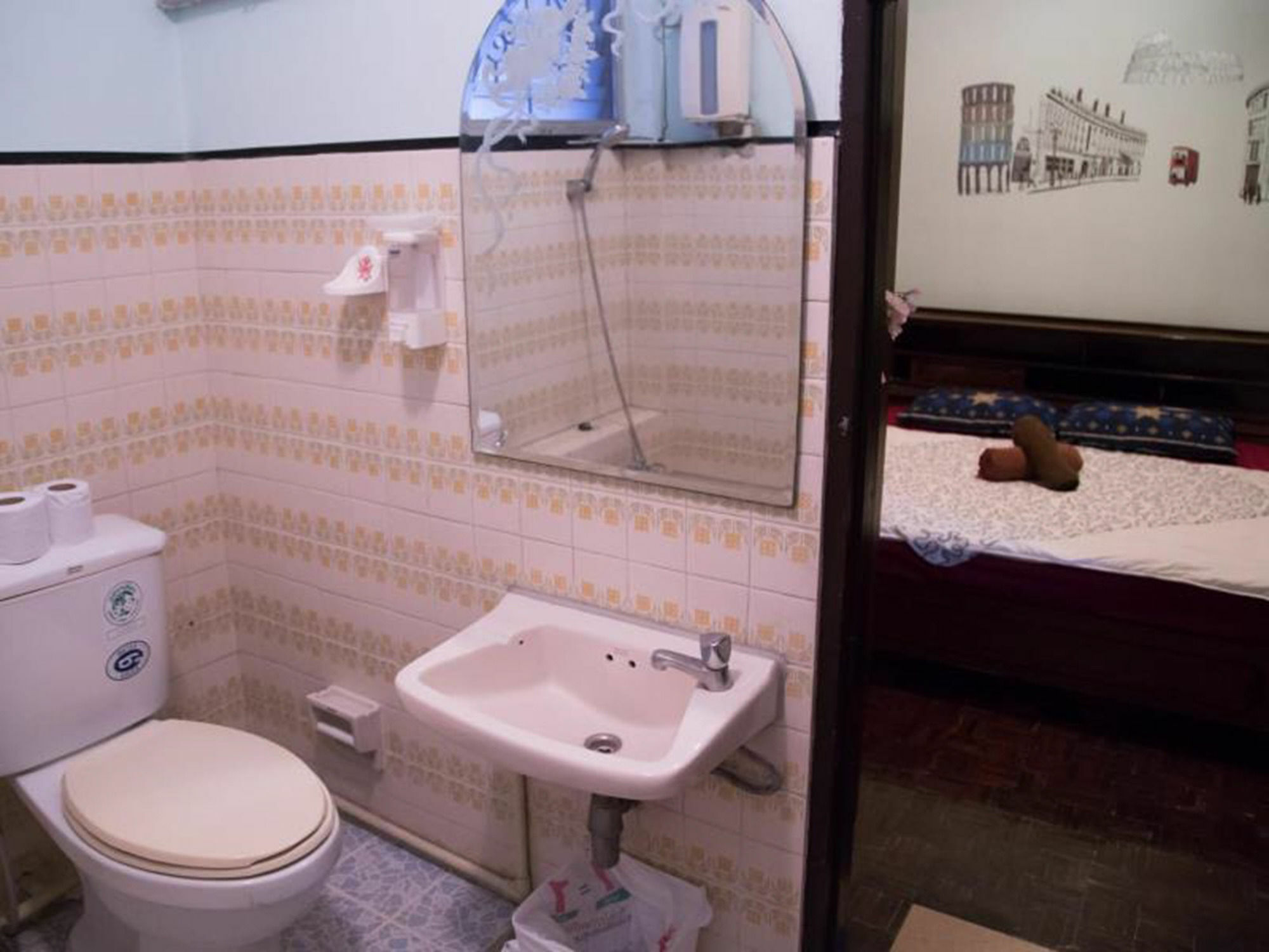 Mad Cow Hostel Банкок Екстериор снимка