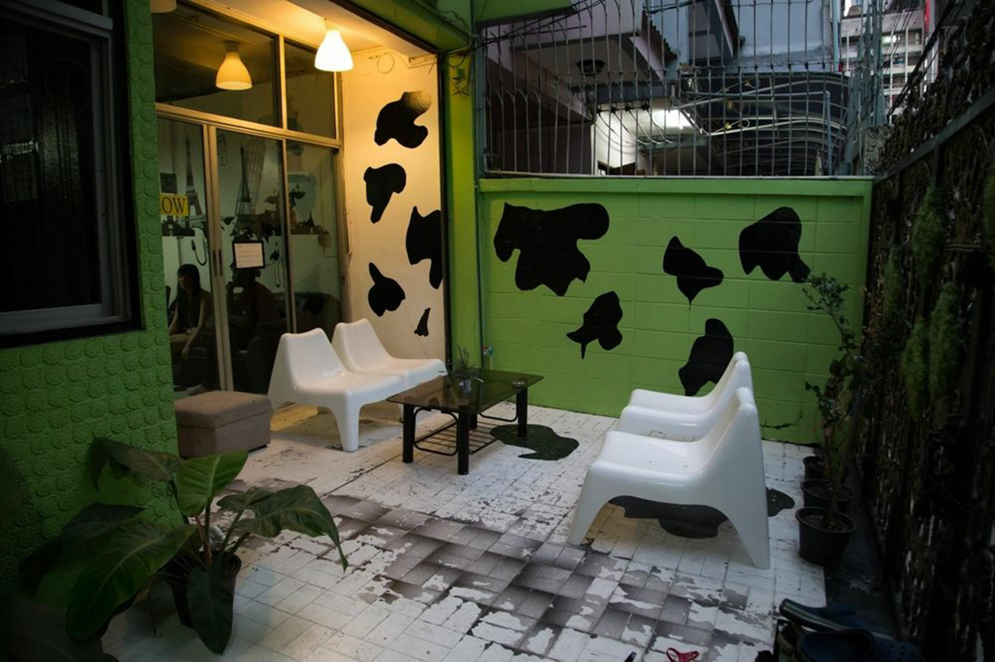 Mad Cow Hostel Банкок Екстериор снимка
