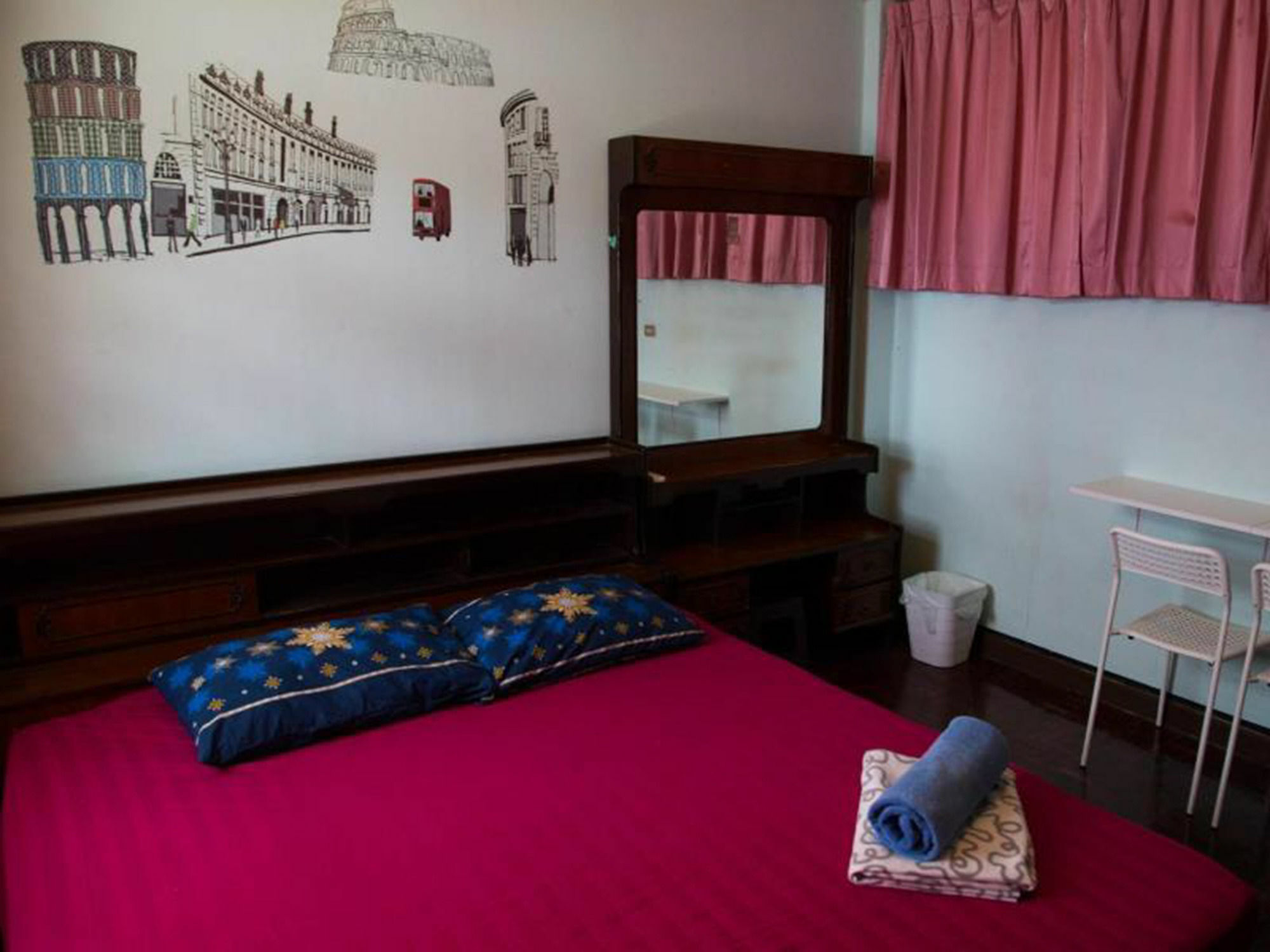 Mad Cow Hostel Банкок Екстериор снимка