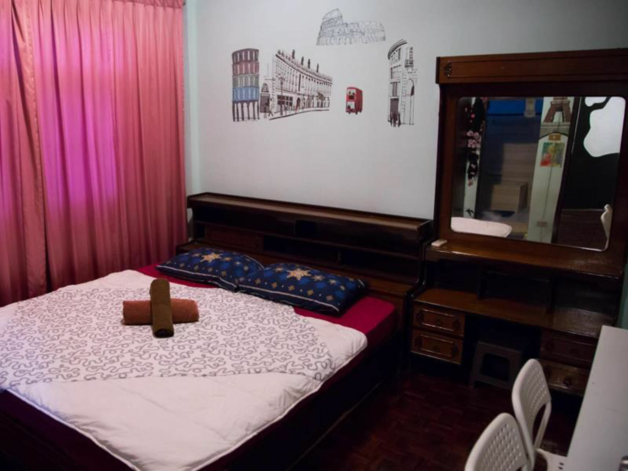 Mad Cow Hostel Банкок Екстериор снимка