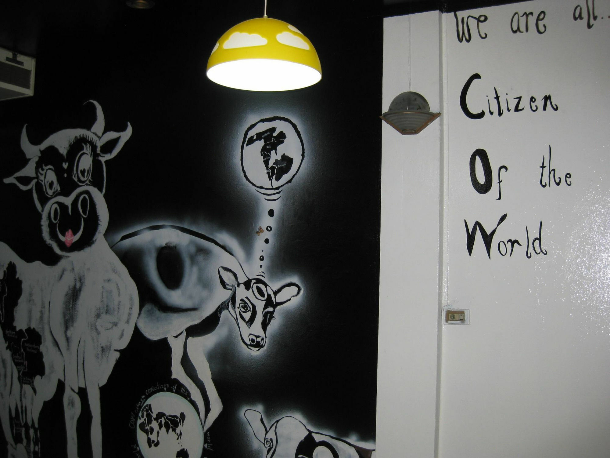 Mad Cow Hostel Банкок Екстериор снимка